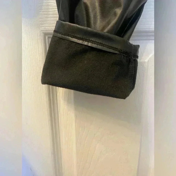 faux leather wet seal lined legging size  xl, fit like a M/L - Picture 4 of 4